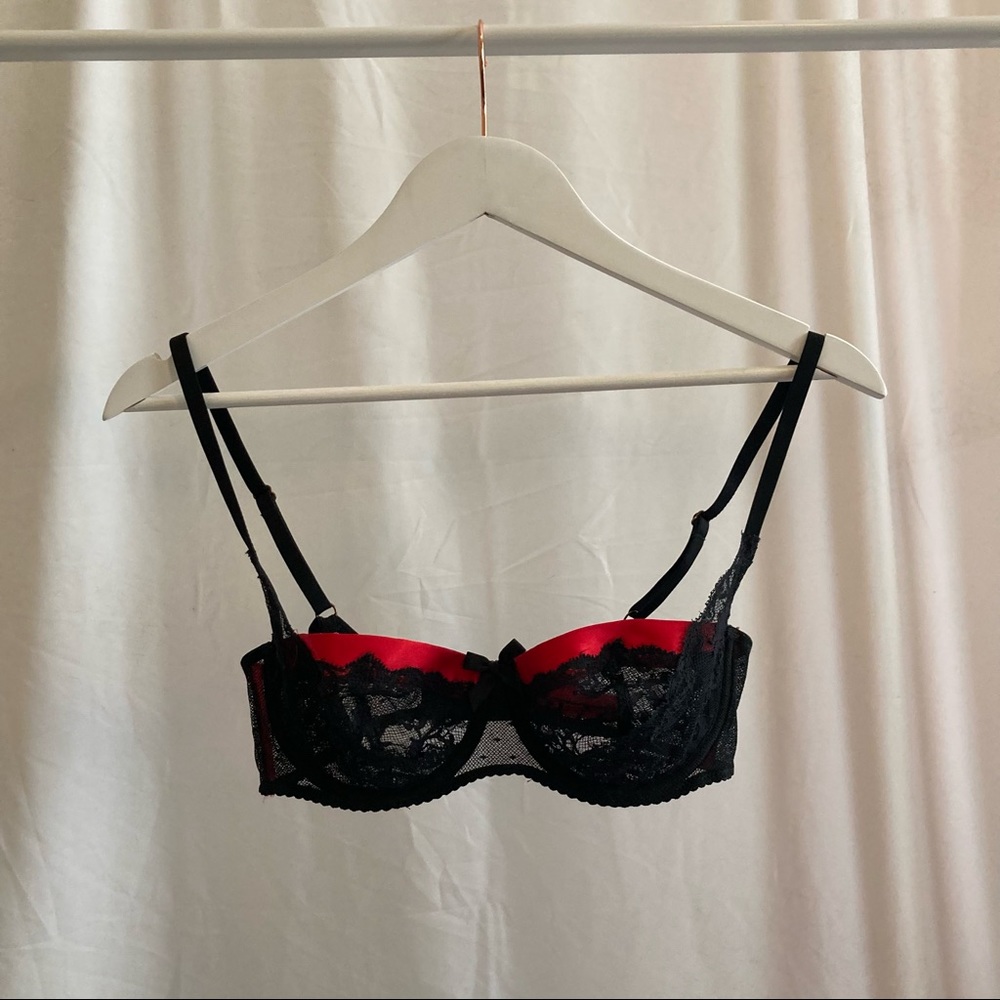 Victoria’s Secret black lace unlined bra with red accents 32D